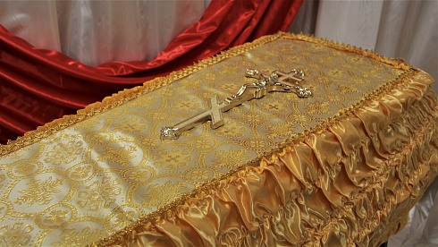 ОВ-1341 Обивка наружная для гроба атласная с церковной парчей на крышке цвет Золото 